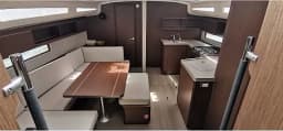 Oceanis 40.1 in Kefalonia / Sami Port thumbnail 2