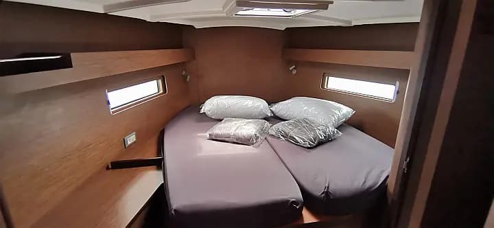 Oceanis 40.1 in Kefalonia / Sami Port - Photo 4