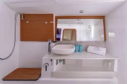 Dufour 430 in Göcek Mucev Marina thumbnail 8