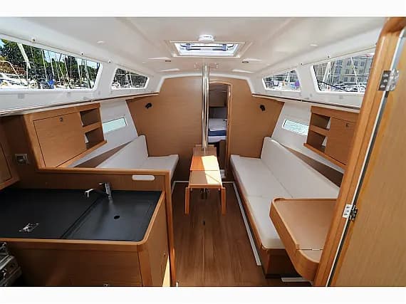 Sun Odyssey 319 in Pula / ACI Marina Pula - Photo 3