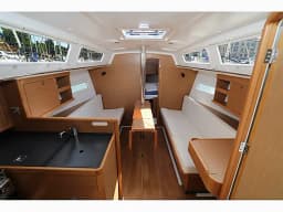 Sun Odyssey 319 in Pula / ACI Marina Pula thumbnail 2