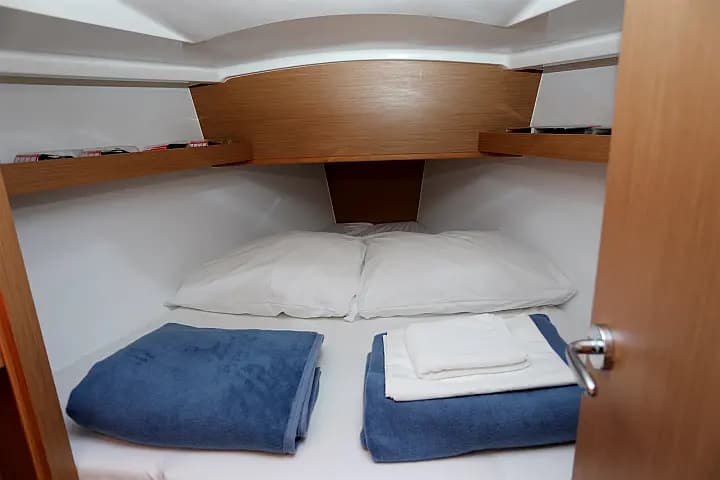 Sun Odyssey 319 in Pula / ACI Marina Pula - Photo 4