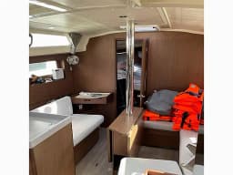 Oceanis 41.1 in Sukošan / D-Marin Dalmacija Marina thumbnail 2