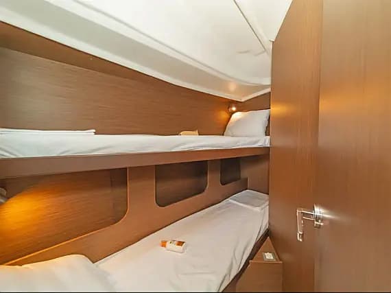 Oceanis 40.1 in Athens / Alimos Marina - Photo 3