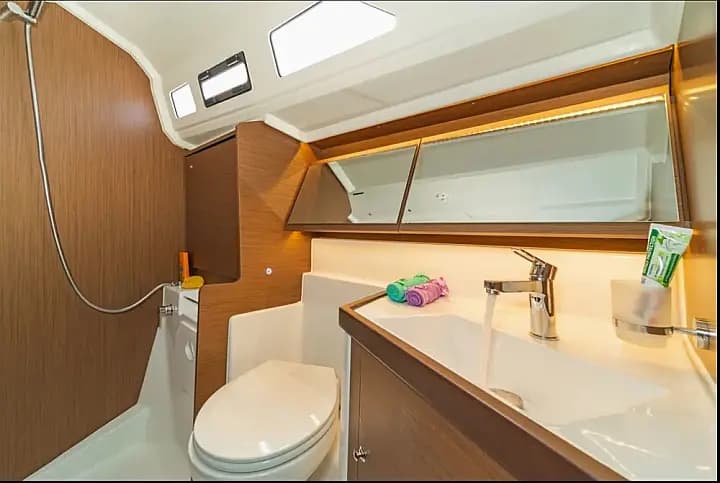 Oceanis 40.1 in Athens / Alimos Marina - Photo 4