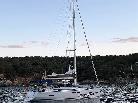 Sun Odyssey 419 in Mallorca / Palma de Mallorca / La Lonja Marina Charter - image 1