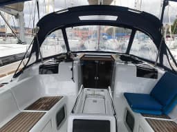 Sun Odyssey 419 in Mallorca / Palma de Mallorca / La Lonja Marina Charter thumbnail 10