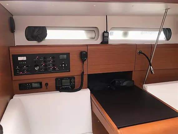 Sun Odyssey 419 in Mallorca / Palma de Mallorca / La Lonja Marina Charter - Photo 3