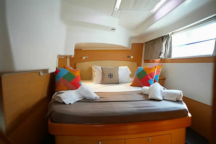 Lagoon 440 in Naples / Darsena Acton - Photo 5