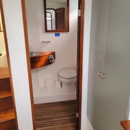 DH 550 in Eden Island / Mahe, Victoria / Eden Island Marina thumbnail 23