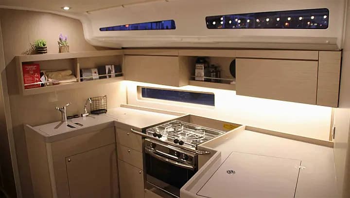 Oceanis 40.1 in Piraeus / Athens Marina S.A. - Photo 5