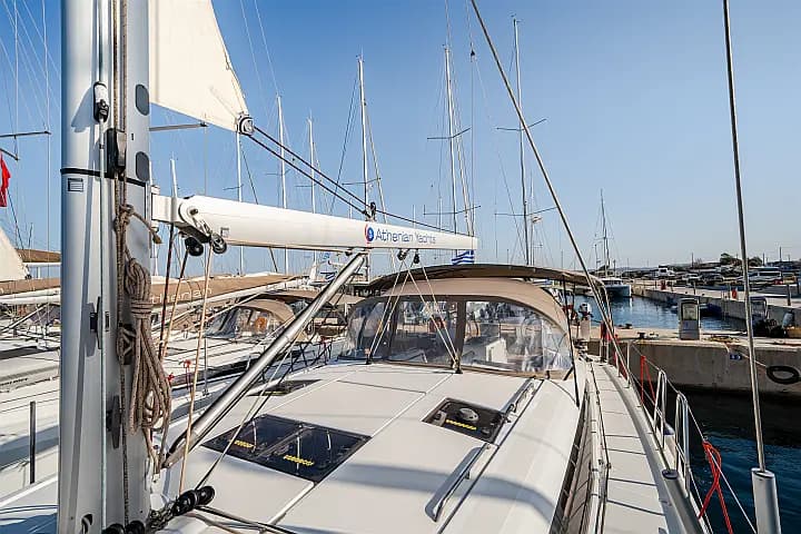 Jeanneau 54 in Lavrion Main Port - Photo 4