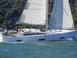 Dufour 430 in Lefkada / D-Marin Marina Lefkas thumbnail 3