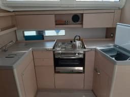 Oceanis 40.1 in Palairos / Marina Paleros thumbnail 10