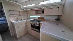Oceanis 40.1 in Palairos / Marina Paleros thumbnail 11