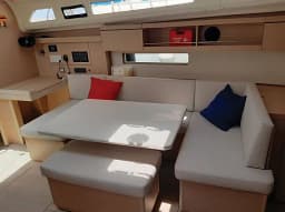 Oceanis 40.1 in Palairos / Marina Paleros thumbnail 2