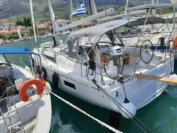 Oceanis 40.1 in Palairos / Marina Paleros thumbnail 7