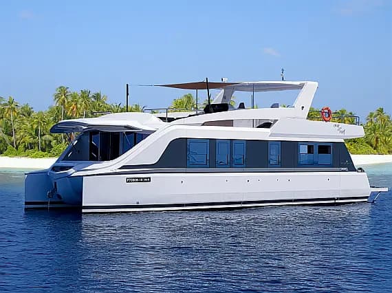 Power Catamaran in Maldives / Malé - image 1