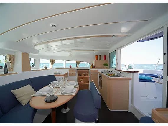 Lagoon 380 S2 in Rome / Marina di Nettuno - Photo 3