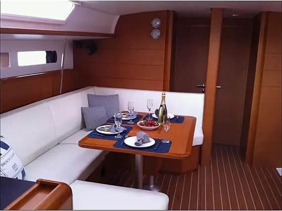 Sun Odyssey 469 in Athens / Alimos Marina - Photo 3