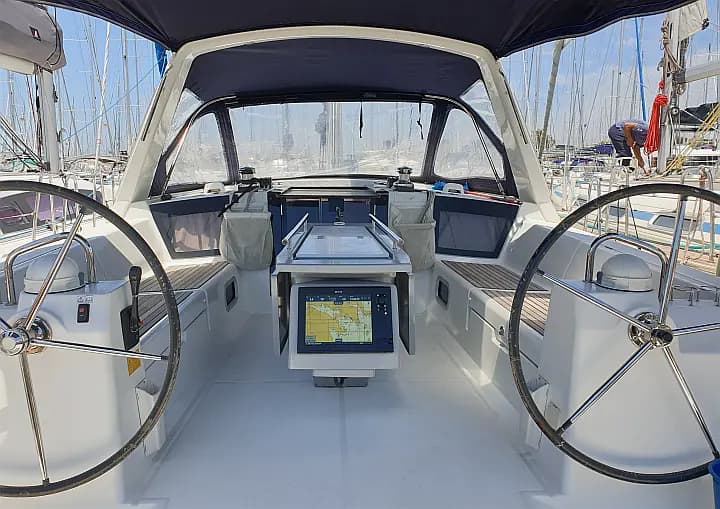 Oceanis 41 in Athens / Alimos Marina - Photo 4