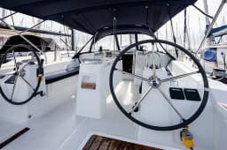Oceanis 38.1 in Castiglioncello / Marina Cala de' Medici thumbnail 18