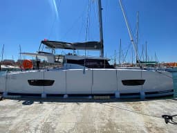 Isla 40 in Portimao / Marina de Portimao thumbnail 7