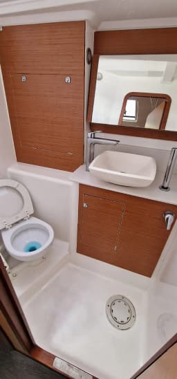 Dufour 460 Grand Large in Athens / Alimos Marina thumbnail 9