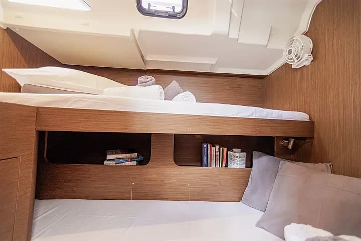 Oceanis 51.1 in Athens / Alimos Marina - Photo 4