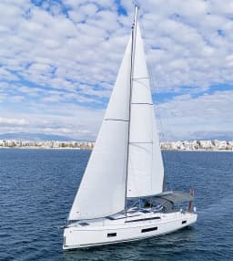 Oceanis 51.1 in Athens / Alimos Marina thumbnail 7