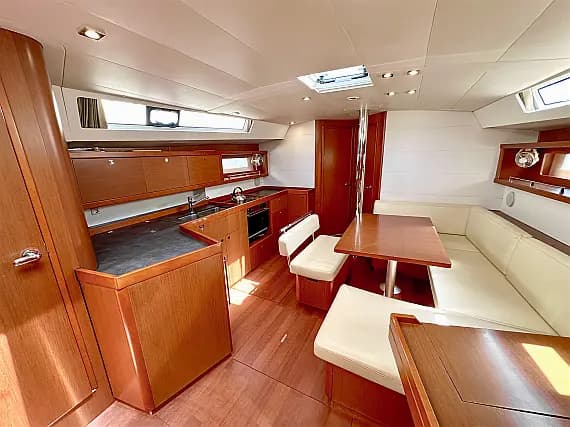 Oceanis 45 in Mrcevac / Jamb Marina - Photo 3