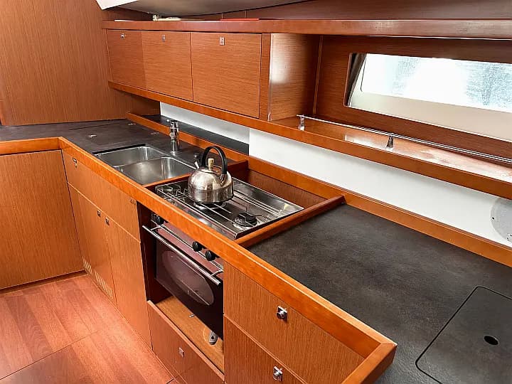 Oceanis 45 in Mrcevac / Jamb Marina - Photo 4