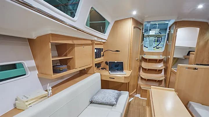 Sun Odyssey 319 in Sicily / Furnari / Marina Portorosa - Photo 4