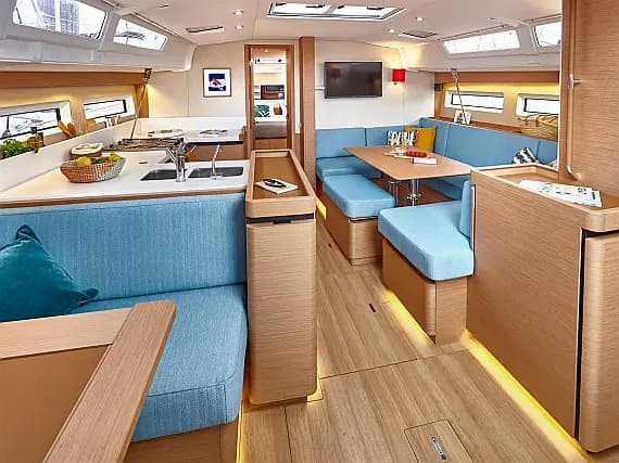 Sun Odyssey 490 in Procida / Marina di Procida - Photo 3