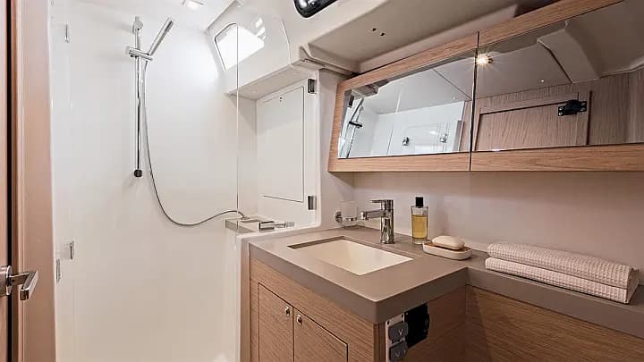 Oceanis 51.1 in Marina Agana - Photo 5