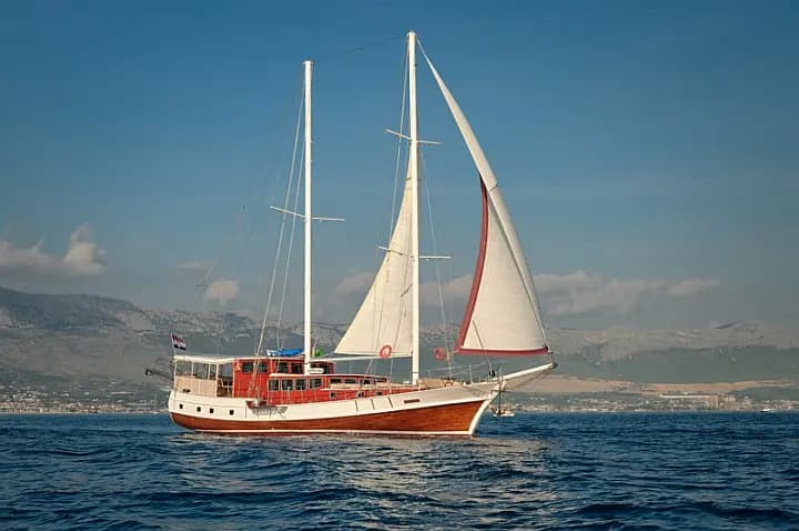 Gulet in Kaštel Gomilica / Port Kaštilac - Photo 5