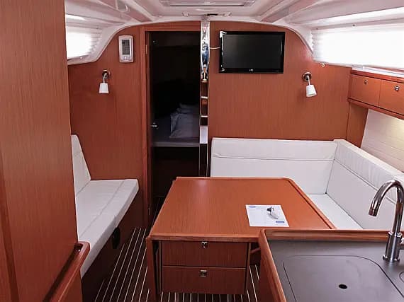 Bavaria Cruiser 37 in Sukošan / D-Marin Dalmacija Marina - Photo 3
