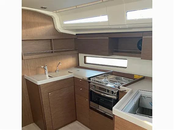 Oceanis 40.1 in Athens / Alimos Marina - Photo 3