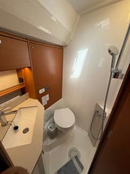 Bavaria C46 in Preveza Marina thumbnail 10