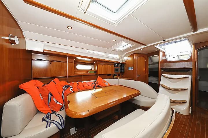 Sun Odyssey 45 in Sukošan / D-Marin Dalmacija Marina - Photo 4