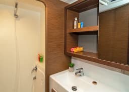 Lagoon 42 in Athens / Alimos Marina thumbnail 9