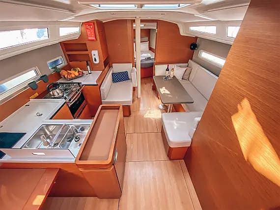 Sun Odyssey 410 in Athens / Alimos Marina - Photo 3