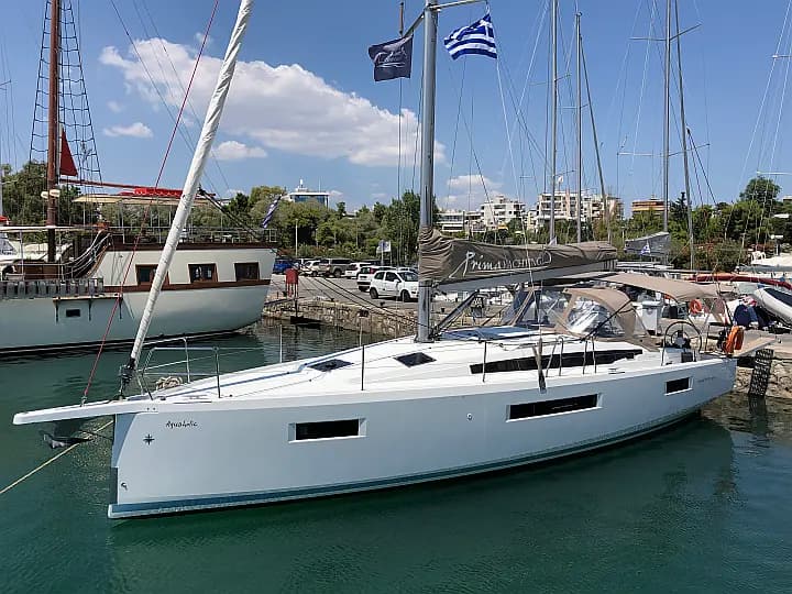 Sun Odyssey 410 in Athens / Alimos Marina - Photo 4