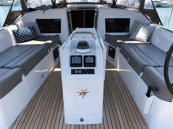 Sun Odyssey 410 in Athens / Alimos Marina - Photo 5