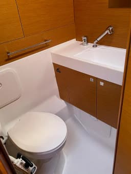 Sun Odyssey 479 in Sicily / Capo d'Orlando Marina thumbnail 11