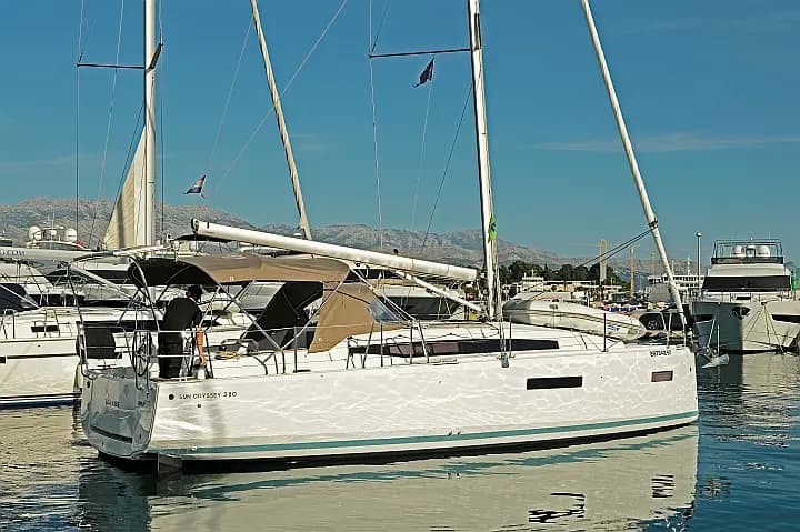 Sun Odyssey 380 in Split / ACI Marina Split - Photo 5