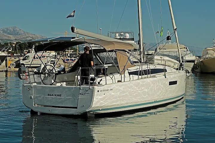 Sun Odyssey 380 in Split / ACI Marina Split - Photo 4