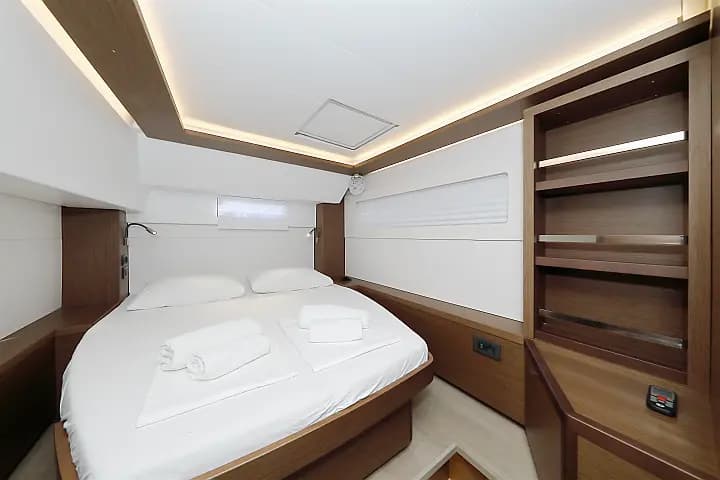 Lagoon 46 in Sukošan / D-Marin Dalmacija Marina - Photo 4
