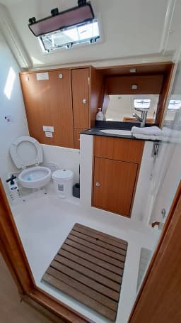 Bavaria Cruiser 40 in Volos / Port of Volos thumbnail 5