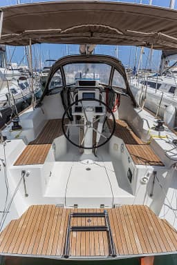Sun Odyssey 319 in Sicily / Palermo / La Cala (Porto Palermo) thumbnail 6